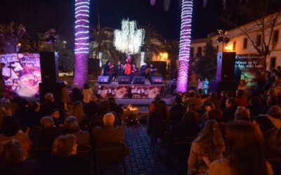 Más de 700 personas disfrutaron de la Zambomba Flamenca en la Plaza de Santa Catalina