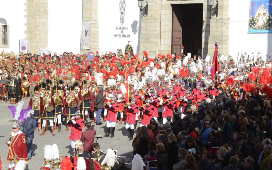 Miles de personas disfrutaron de los desfiles  y los alardes de las centurias romanas