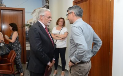 El alcalde pide al Defensor del Pueblo andaluz que medie en la ampliación de la depuradora y en el conflicto del plan 54