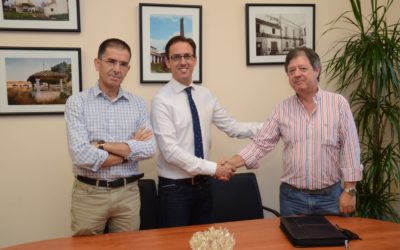 El Ayuntamiento firma el contrato del servicio de ayuda a domicilio por 892.000 euros