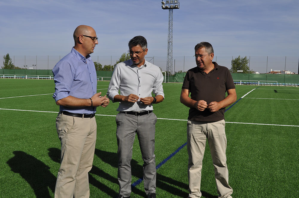 Sustituido el césped del campo de fútbol de la Ciudad Deportiva con una inversión de 155.000 euros 1