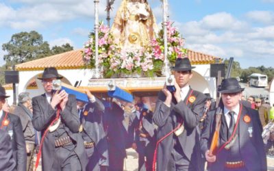 La Romería de la Virgen de Luna llena la dehesa “con el ritual de tiempos pasados”
