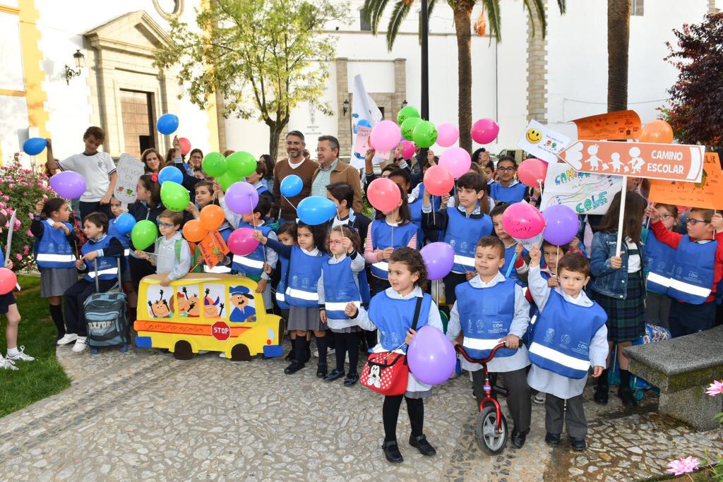 El Ayuntamiento inaugura ocho rutas escolares para que los niños vayan al colegio a pie de forma segura 1