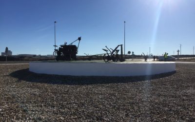 La Rotonda de la Cruz del Doctor ya luce con su decoración