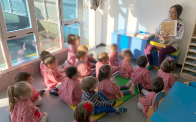 Los niños y niñas de la Escuela Infantil comienzan a familiarizarse con el inglés