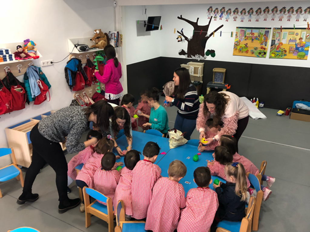 Los futuros profesores visitan la Escuela Infantil Municipal 1