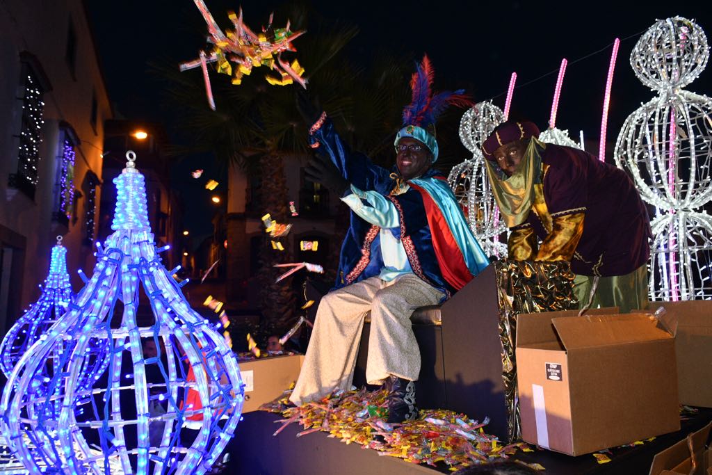 Los Reyes Magos repartirán más de 4.000 kilos de chucherías en una Cabalgata que refuerza su animación musical 1