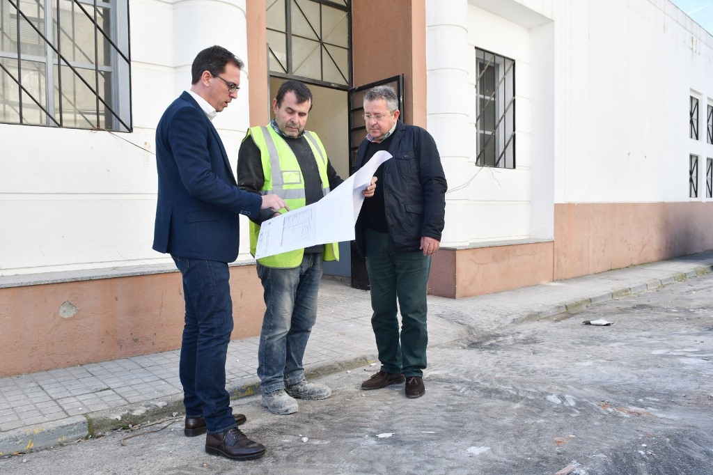 El alcalde de Pozoblanco y el concejal de Obras y Urbanismo en la visita a las obras