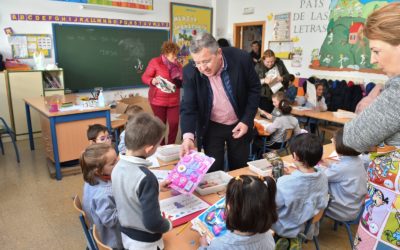 Más de 600 niños y niñas de Infantil de Pozoblanco reciben un regalo por participar en el concurso “Me gusta mi cole limpio”