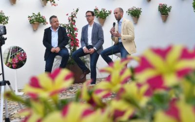 El Ayuntamiento decora diez rincones de Pozoblanco para promocionar mayo como el mes de las flores