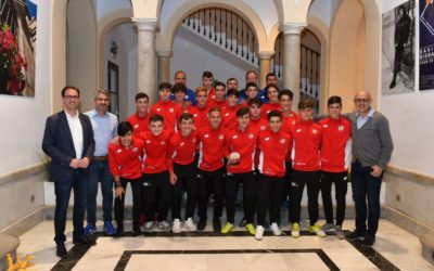 El Ayuntamiento recibe al Pozoblanco Cadete tras su ascenso a 1ª Andaluza