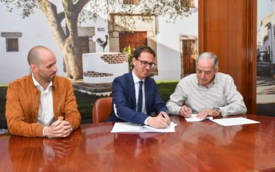 El Ayuntamiento firma el convenio con la Cofradía de la Virgen de Luna para apoyar sus actividades anuales