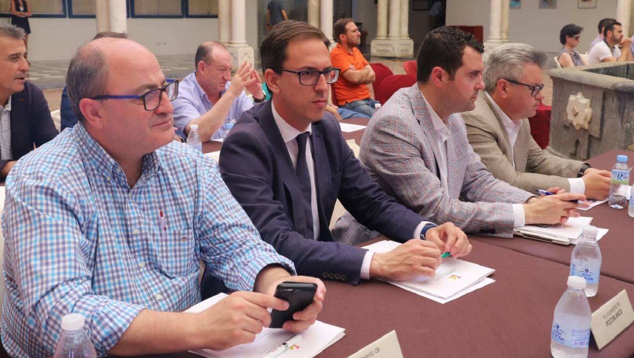 El  Ayuntamiento firma el convenio para la reforma del entorno de la parroquia de San Sebastián 1