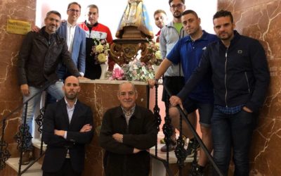 José Ramón Sandoval peregrina a la ermita de la Virgen de Luna y cumple su promesa con una ofrenda floral