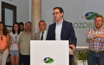 El  alcalde  recibe a los descendientes de la familia Blanco  Martín en el centenario de su llegada a Pozoblanco