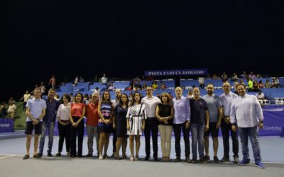 La pista central de tenis del Polideportivo ya lleva el nombre de Fabián Dorado