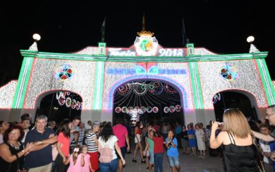 La Feria abre sus puertas con un espectáculo de fuegos artificiales y un buen ambiente
