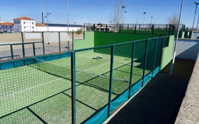 El Ayuntamiento de Pozoblanco transmite al Club de Pádel su compromiso de mejorar las pistas de la Ciudad Deportiva