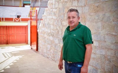 El Ayuntamiento reforma el Coso de los Llanos recuperando la original pared de piedra