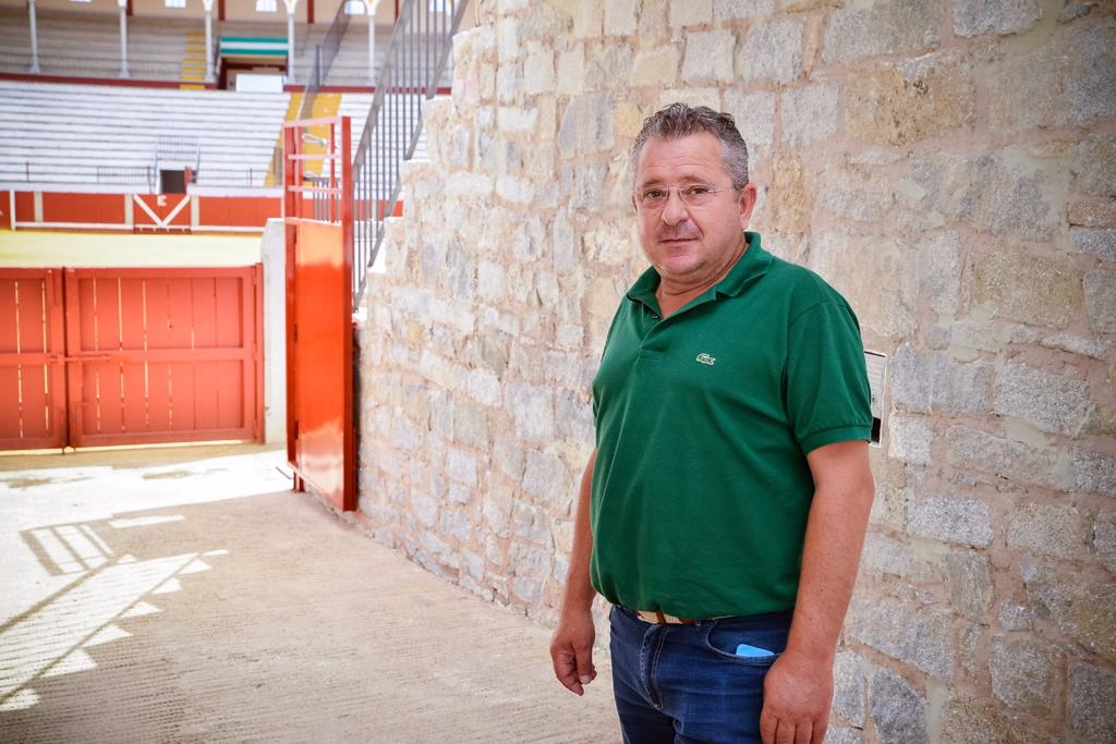 El Ayuntamiento reforma el Coso de los Llanos recuperando la original pared de piedra 1