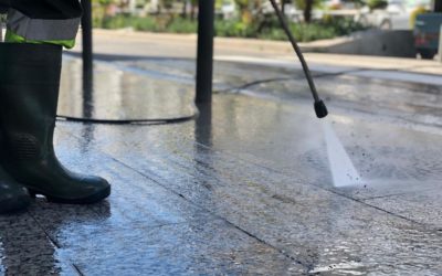 El servicio de limpieza viaria de Pozoblanco se refuerza con un camión de baldeo con agua a presión y más personal