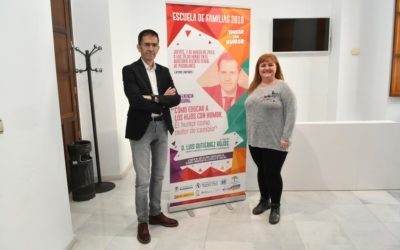 La Escuela de Familias se inicia con la conferencia del psiquiatra Luis Gutiérrez Rojas sobre cómo educar con humor