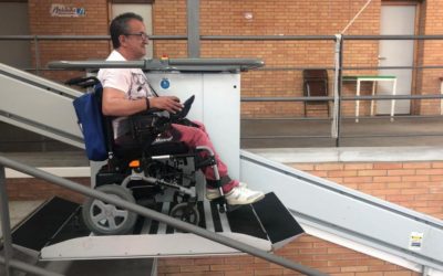 El  Ayuntamiento instala en el Pabellón Municipal un elevador mecánico para personas con movilidad reducida