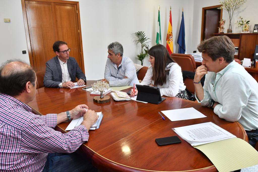 El alcalde y la delegada de Agricultura se reúnen para abordar la ubicación de la OCA Pedroches I 1