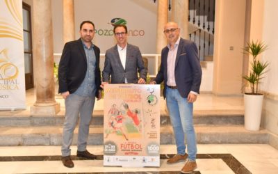 El Ayuntamiento presenta el cartel del Mundialito de fútbol con motivo del 30 aniversario de la Escuela de Fútbol Base