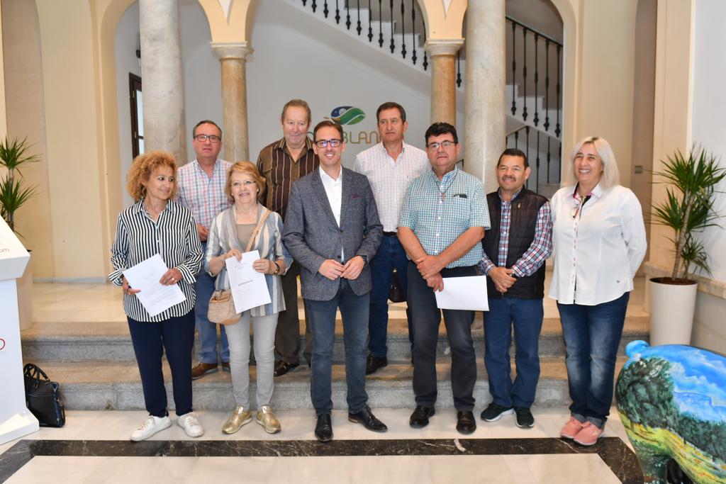 El Ayuntamiento entrega los convenios de ayuda a colectivos sociales por su importante labor en Pozoblanco 1