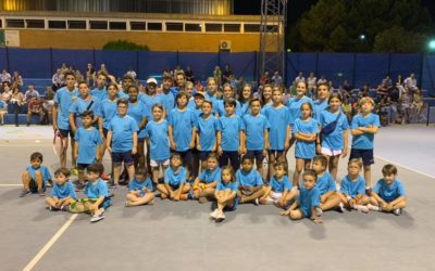 La Escuela Municipal de Tenis Pozoblanco celebra la fiesta final de curso en el Polideportivo Municipal
