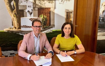 El Ayuntamiento firma el convenio con la Asociación Recuerda de enfermos y familiares de personas con Alzhéimer