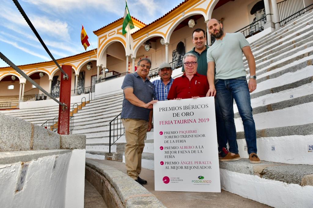 El Ayuntamiento y la Peña Taurina Puerta del Gallo ponen en marcha los Premios Ibéricos de Oro 1