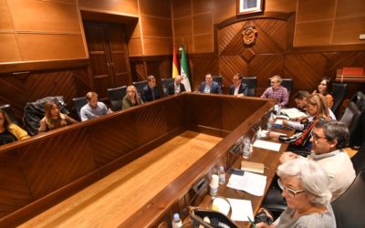 El Ayuntamiento aprueba la bajada del IBI rústico y congela la tarifa del agua de uso doméstico