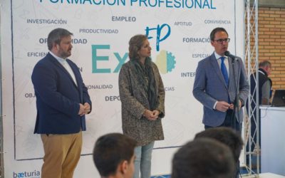 El alcalde inaugura la expo de formación profesional de los salesianos implicando a todos los centros de FP de la comarca