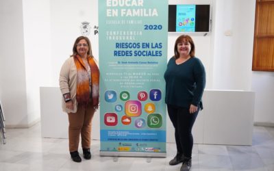 La Escuela de Familias de Pozoblanco se inaugura con una conferencia sobre riesgos en las redes sociales