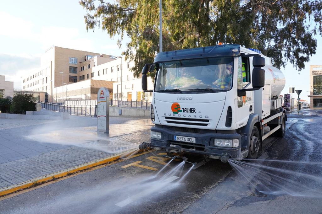 El Ayuntamiento de Pozoblanco utiliza 50.000 litros diarios en la desinfección de vías y espacios públicos 1