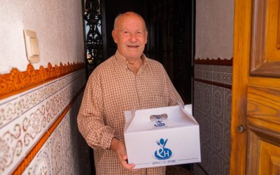 El Ayuntamiento reparte un menú especial de Feria a los mayores del servicio de ayuda a domicilio