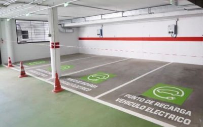 El Ayuntamiento pone en marcha dos puntos de recarga para coches eléctricos en el parking público del Bulevar