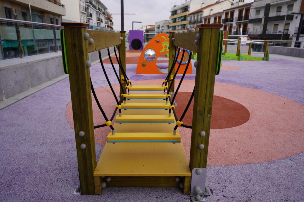 El Ayuntamiento inicia un plan de renovación de parques infantiles en Pozoblanco 1