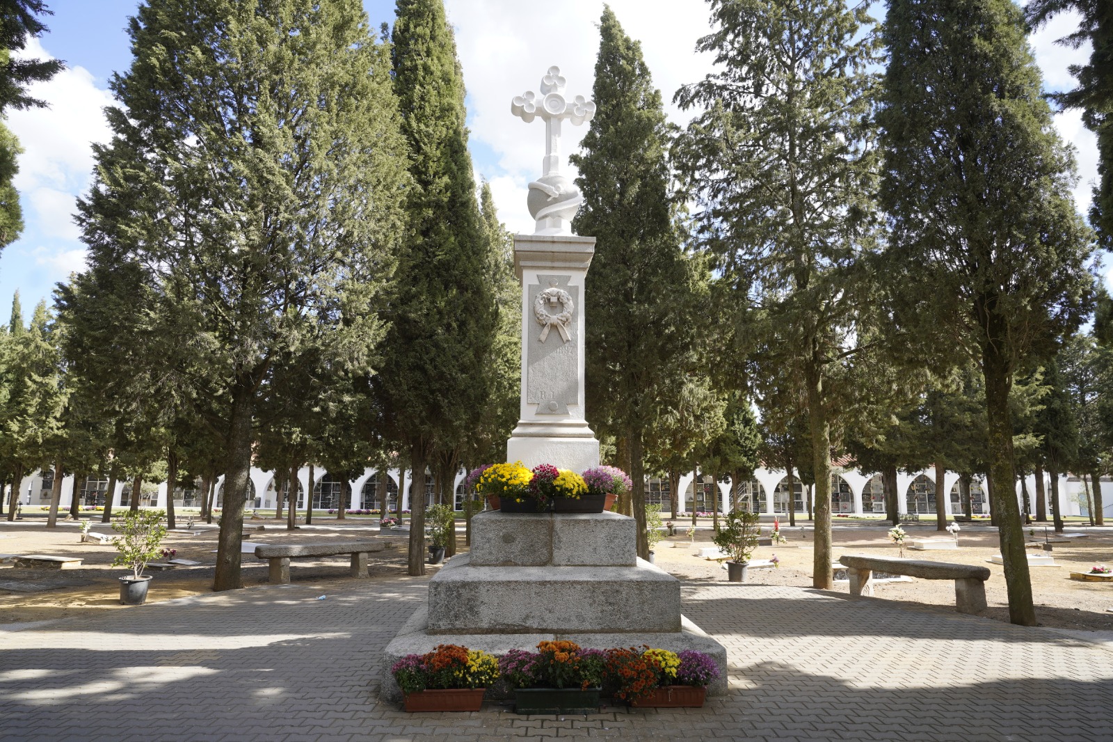 El Ayuntamiento efectúa un plan de mejoras en el cementerio municipal 1