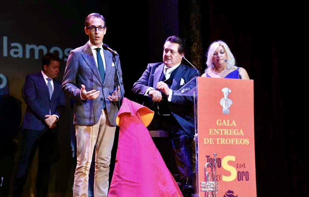 El Ayuntamiento de Pozoblanco recibe un galardón por su labor en la promoción de la tauromaquia 1
