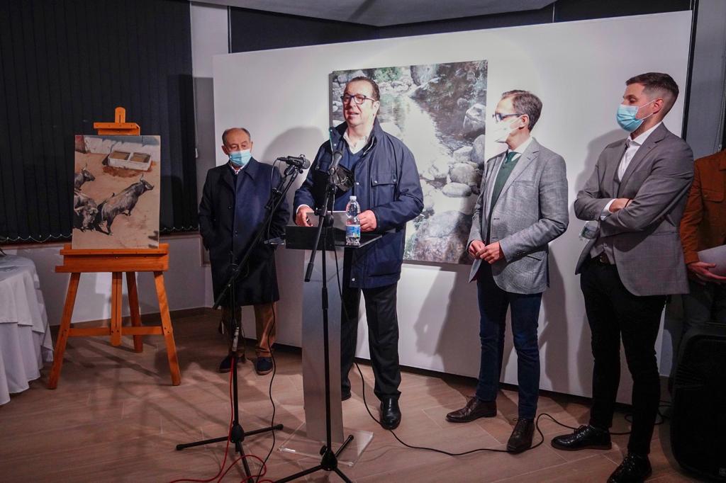 Sabino Moreno inaugura la sala cultural La Besana de Pozoblanco con una exposición repleta de alegría, belleza y color 1