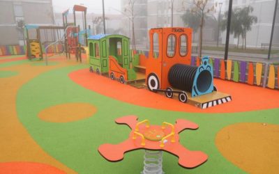 El Ayuntamiento de Pozoblanco instala un parque infantil de 220 metros cuadrados en la nueva zona de los pisos sindicales