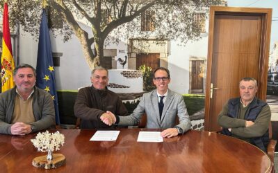 El alcalde de Pozoblanco firma con el Club Deportivo de Cazadores el convenio de cesión de usos de la Dehesa Boyal