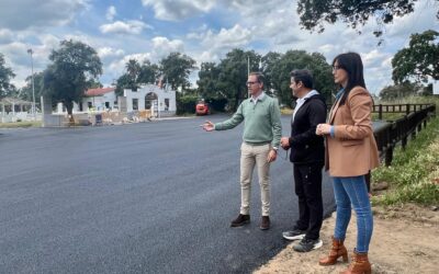 El Ayuntamiento de Pozoblanco asfalta más de 3.600 metros cuadrados de accesos y aparcamientos del Campo de Golf