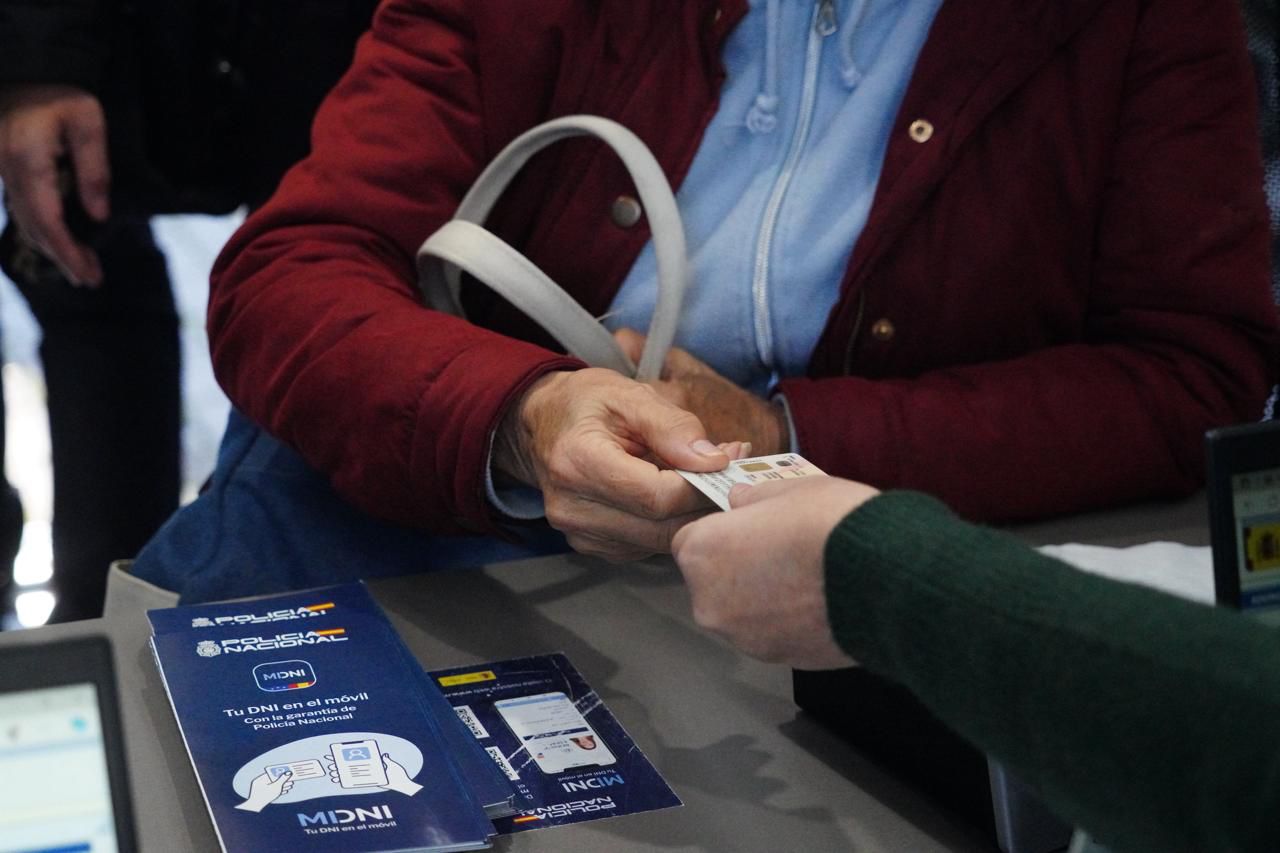 El Ayuntamiento de Pozoblanco comienza la renovación de 360 DNI y pasaportes