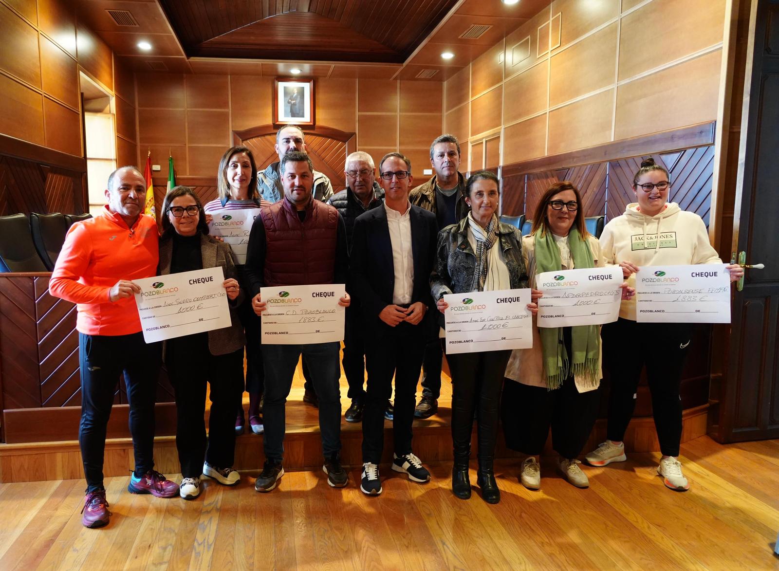 Pozoblanco entrega más de 11.500 euros a asociaciones y clubes deportivos procedentes de eventos solidarios celebrados en el municipio